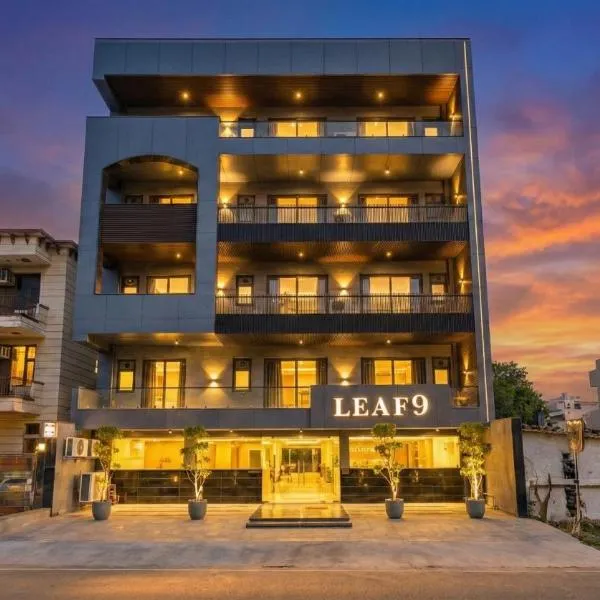 Leaf 9 Grand, Near Udyog vihar and Yashobhoomi, hotel a Gurgaon