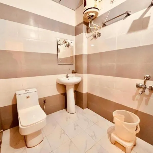 Grow The Modesty Hotel# New Delhi Near International Airport # Family Hotel # Lift photo 2