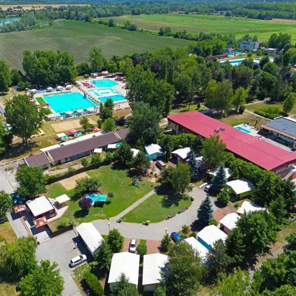 Chatova osada Family Resort Thermalpark inclusiv, ξενοδοχείο σε Patince