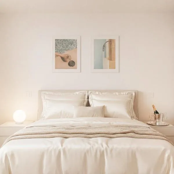 Design Apartment in Iseo Old Town with Private Parking and AC, hotel u gradu 'Iseo'