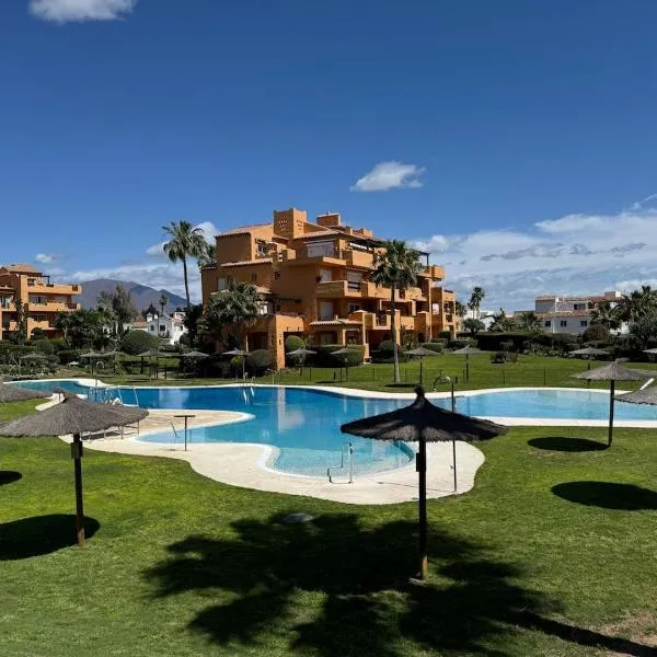Los Granados Stunning 2 Bed Beach Apartment, hotel in San Luis de Sabinillas
