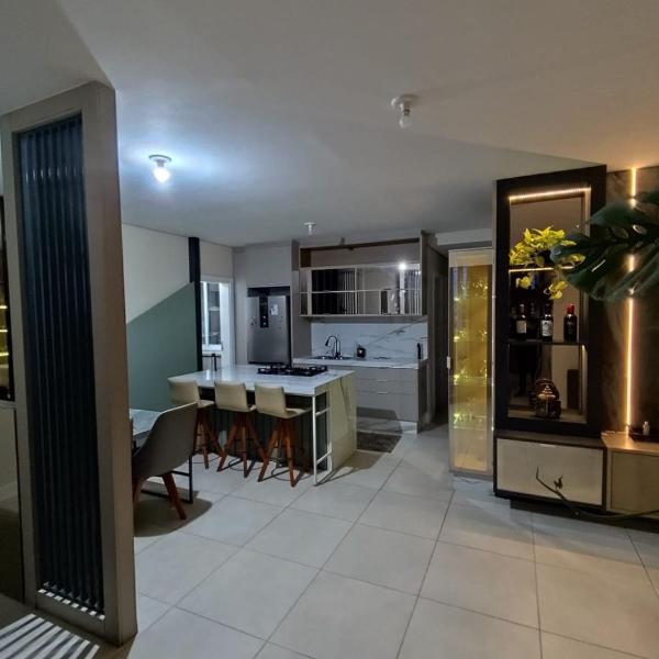 Apto ALTO PADRÃO com Churrasqueira, Cama Ortopedica e ar Condicionado 300m da praia acomoda 06 PESSOAS - Foto 4