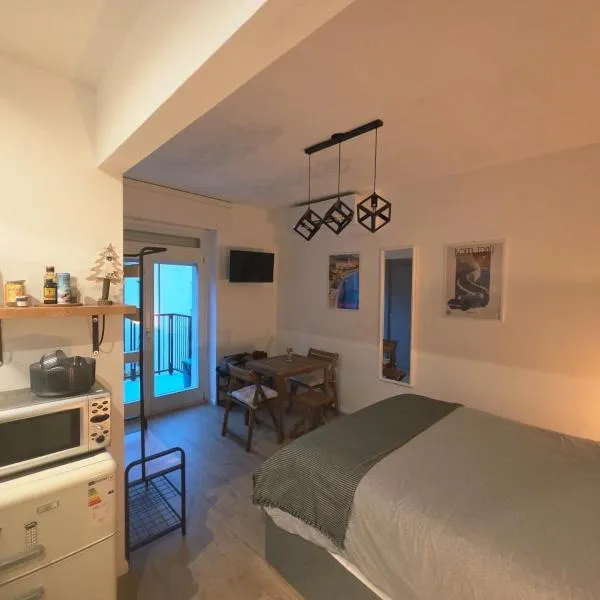 Residence Villa Alba - B&B Suite Disposition 555 Al Vittoriale – hotel w mieście Gardone Riviera