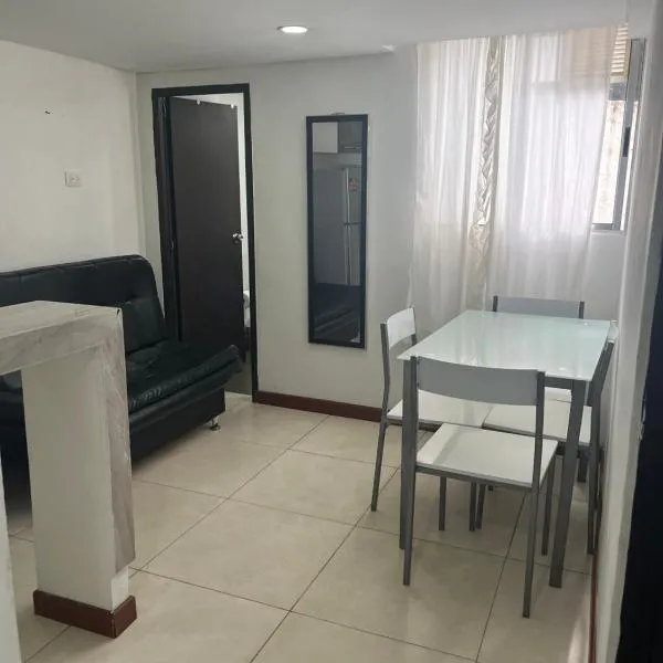 Apartamento cerca del centro comercial Titán. 300, hotel i Bogotá
