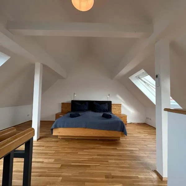 Loft mit 2 Terrassen - ruhig&sonnig, hotelli Leipzigissä