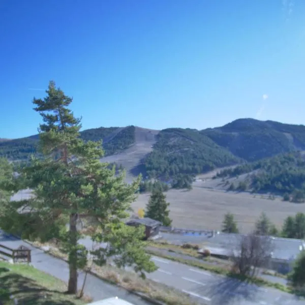 Le Cube Alpin - Cosy Studio - Vue Montagne - Gréolières les Neiges, hôtel à Gréolières