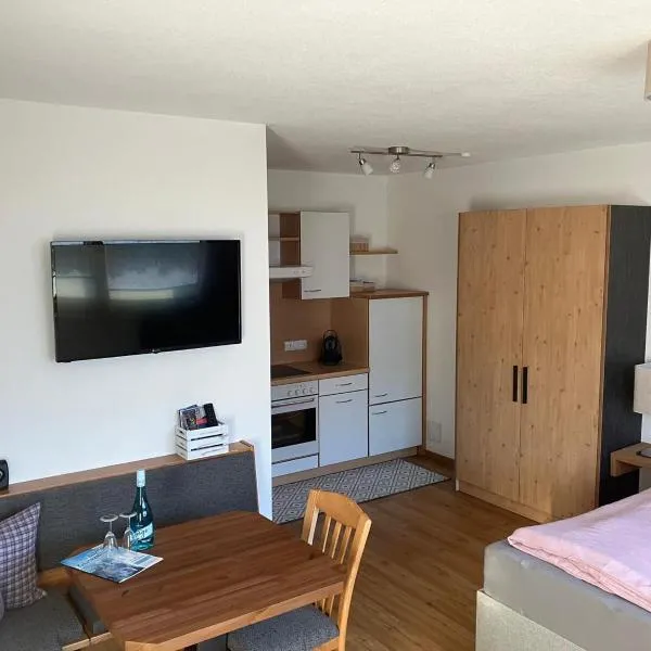 Studio Stern, hotelli kohteessa Hart im Zillertal