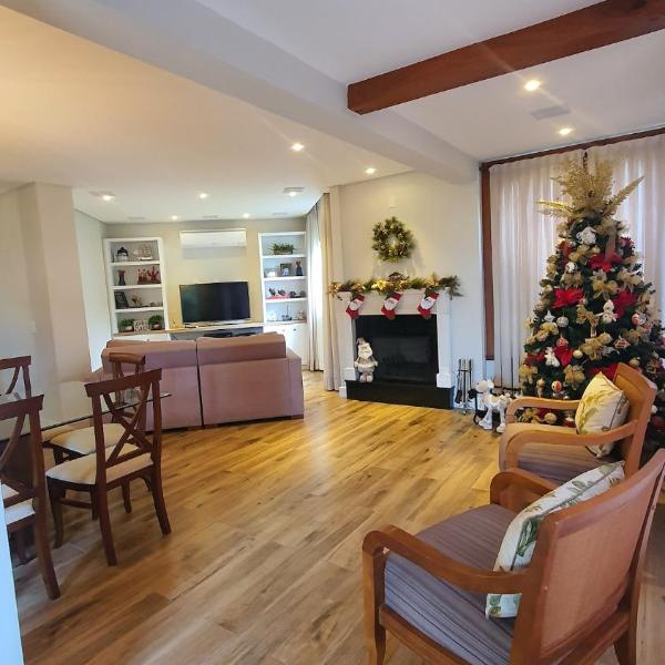 Casa aconchegante 5 minutos da praia a pé Cozy house 5 minutes from the beach on foot