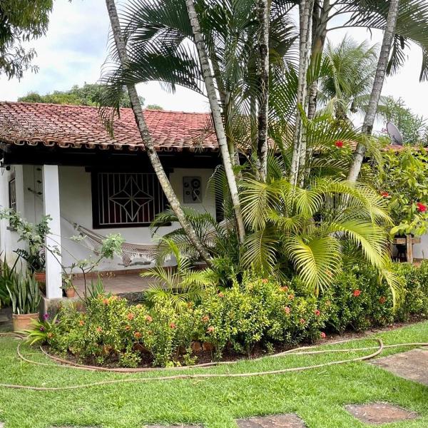 Casa com 05 quartos a 300 metros da praia