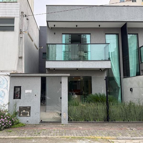 Casa 2 no coração de Meia Praia