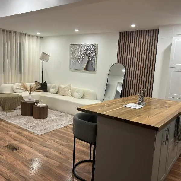 luxury townhouse in Montreal, Hotel in Longueuil