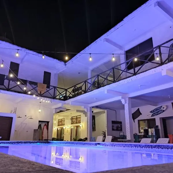 MAYAN SURF HOTEL, hotel en El Paredón Buena Vista