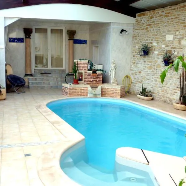Le relais de la cure, hotel in Saint-Juire-Champgillon
