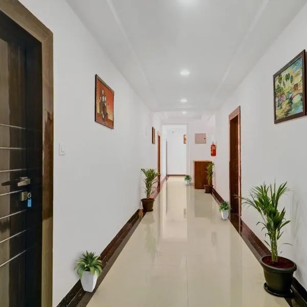 Super Townhouse RCC PARK VIEW INN, ξενοδοχείο στο Χιντεραμπάντ