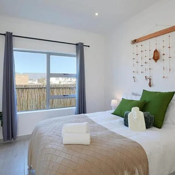 Blouberg, Nautica and Studio Apartments, hotel i Cape Town