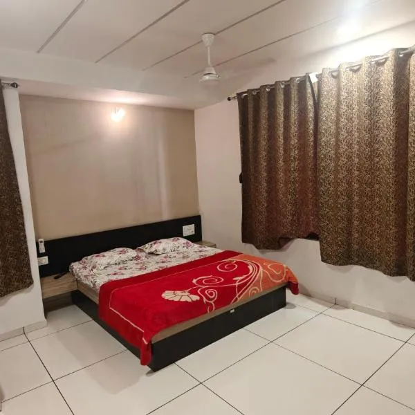 Heaven Accommodations、ラージコートのホテル