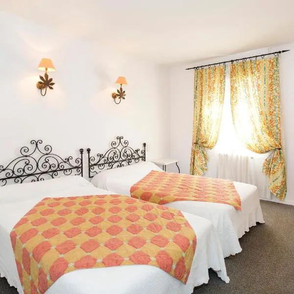 Logis Hôtels - Hôtel Restaurant du Midi, hotel v destinaci Revel