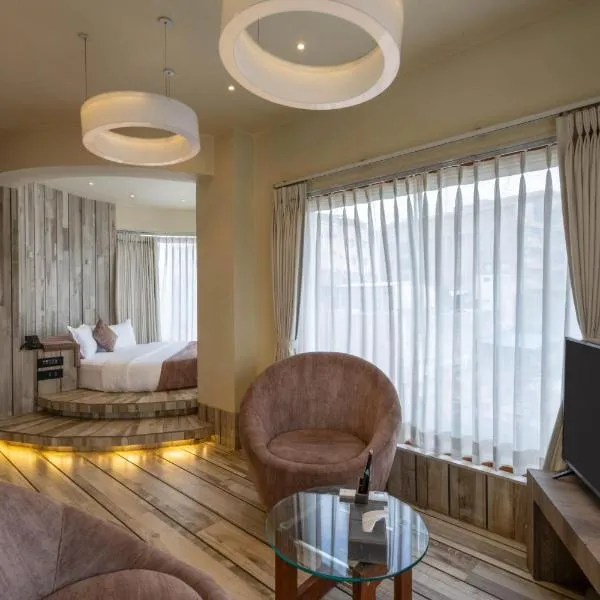 De Glance Hotel, Near Surat Railway Station, hotel in Surat