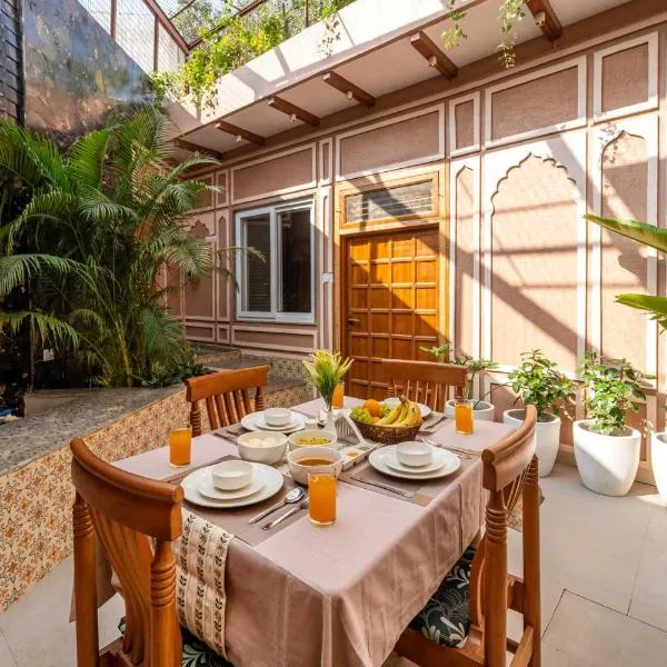 StayVista at Vrindara Niwas - Close to Janam Bhoomi，馬圖拉的飯店