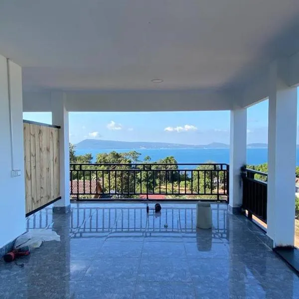 Big Head Bungalows, hotel in Koh Rong Sanloem