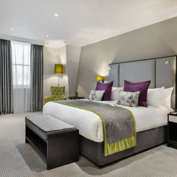 The Hotel Pacific Near IGI, hotel en Nueva Delhi