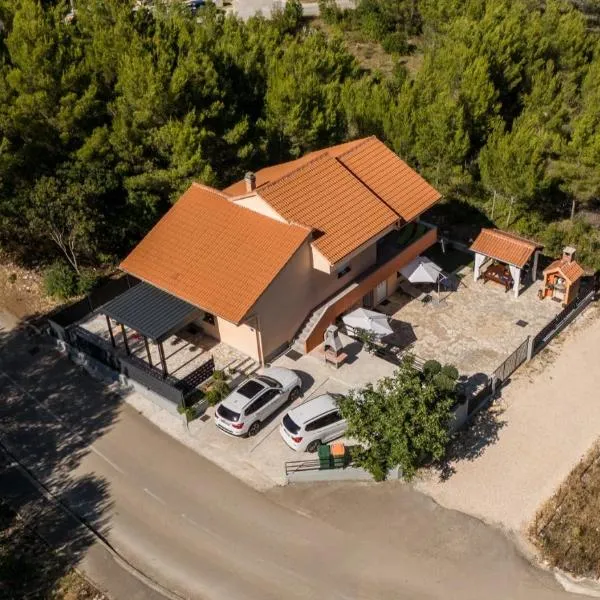 Apartments Miku, ξενοδοχείο σε Pridraga