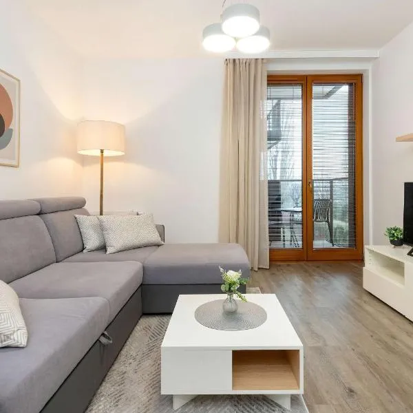 Sadowa Spacious Apartment with Balcony next to Granary Island by Noclegi Renters, hotel v Gdansku