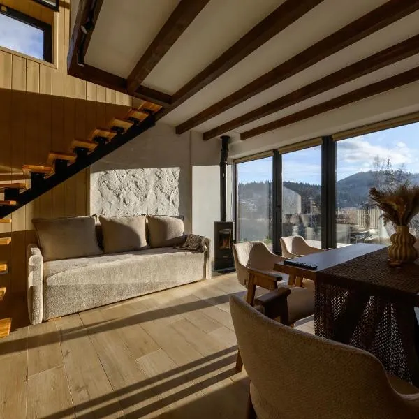 Domivka котедж із чаном-джакузі, каміном і кіно-зоною у Cлавську, hotel i Slavske