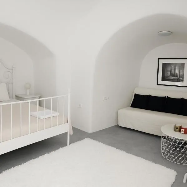 Unique small stonehouse at Thira, Hotel in Megalochori