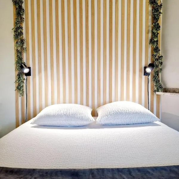 SKY - Gîte meublé & confort Drôme - Écolodgîte, hotel en Laveyron