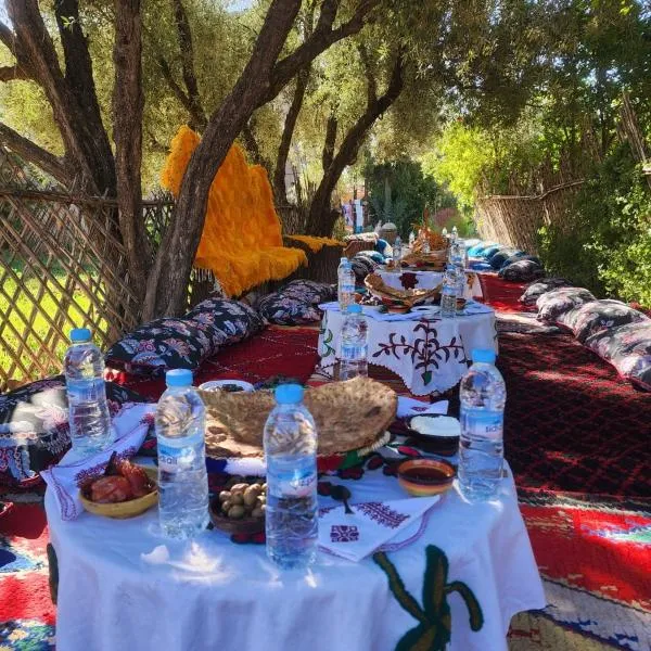 Kasbah Dar Dmana, отель в городе Скура