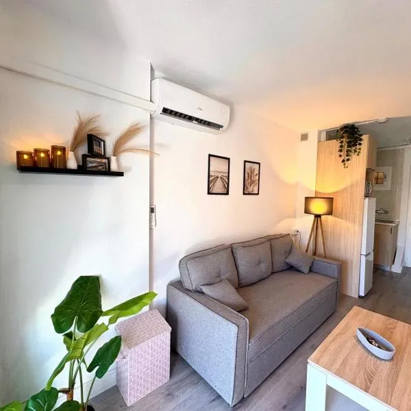 Bonito estudio con terraza, cerca de la playa, Hotel in Benalmádena