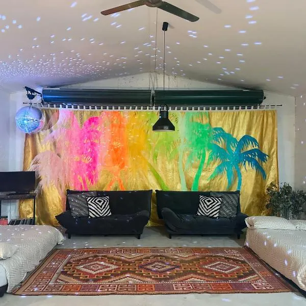 The Disco Studio, hotel in Gleniffer