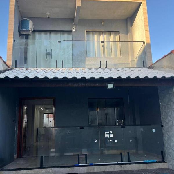Casa pé na areia com piscina e churrasqueira