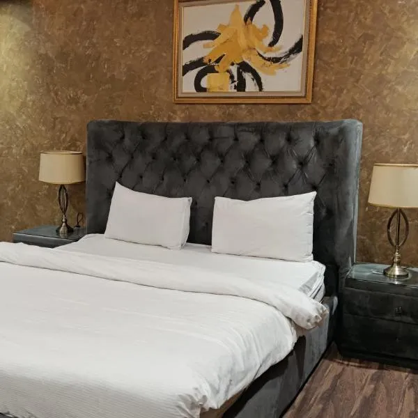 The Perfect Blend of Price and Comfort in GCM laxor Stay in Prime location, ξενοδοχείο στη Λαχόρη