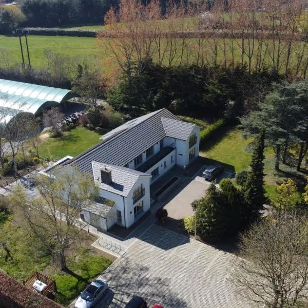 Hidden Acres- Room with Double & Single Bed, Malahide, hôtel à Malahide