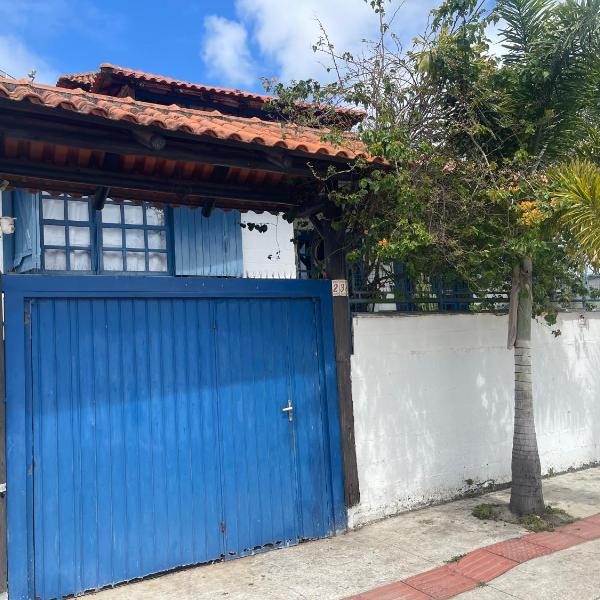 Casa azul perto do centro e caminho das praias agrestes