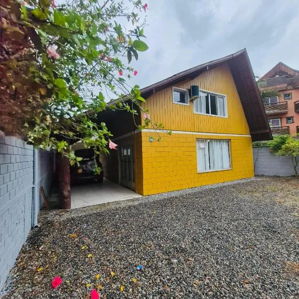 Cabana Amarela Guarda do Embaú, מלון בפליוסה