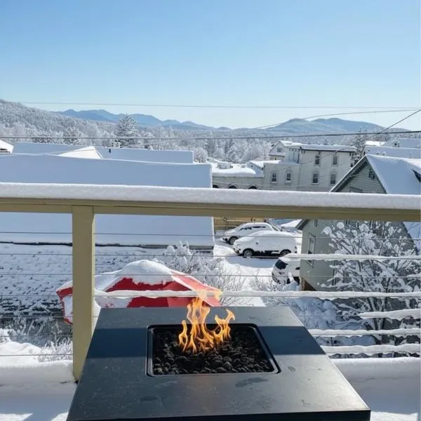 Central Lake Placid Mountain Views, hotel in Lake Placid