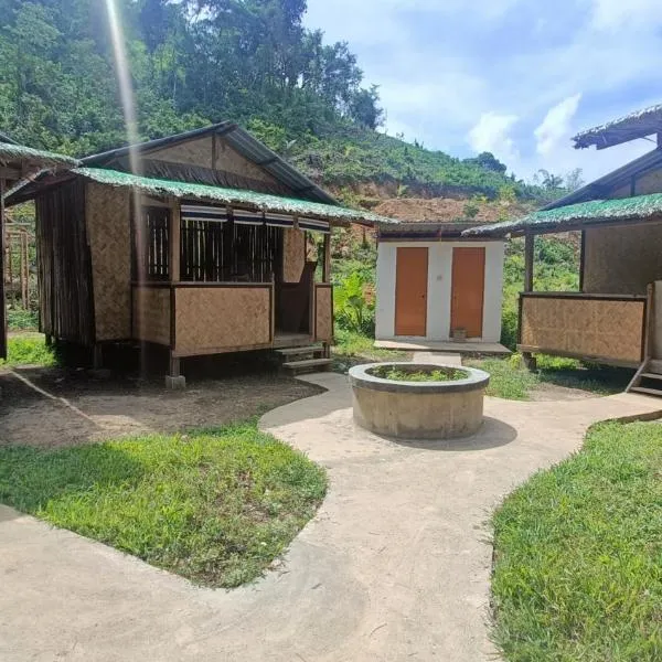 Tony's Country Glamping with chalet with private wash room accommodation, hotel in El Nido