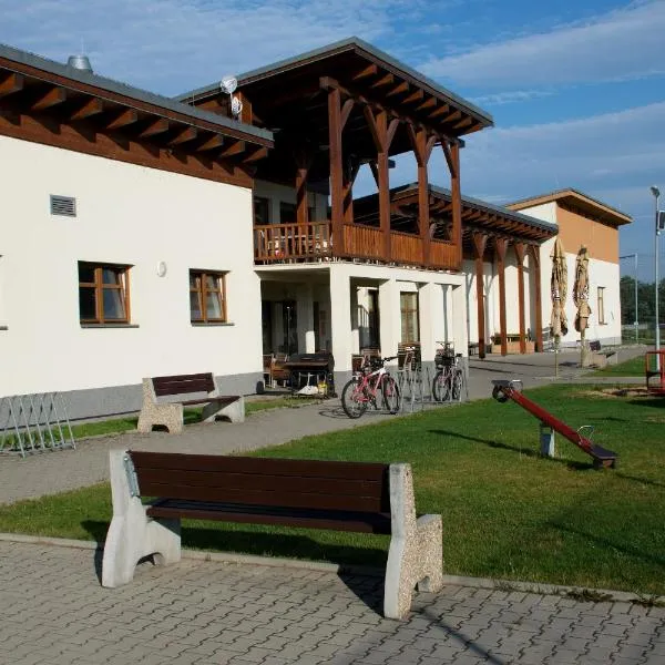 Sportovní areál Horní Počaply, hotel in Hošťka