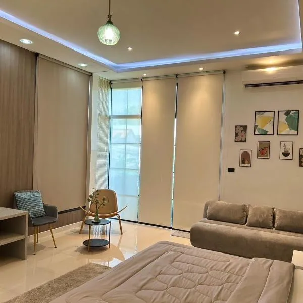 Ellie House Phuket Old Town, hotel en Ban Rangeng