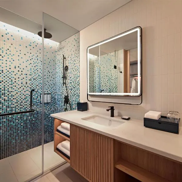 Hyatt Place Ha Long Bay, Bai Chay, hotel in Ha Long