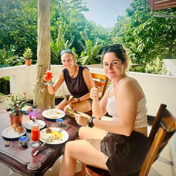 Coastal Cloud Surf - Walk To Ahangama Beach, ξενοδοχείο σε Ahangama