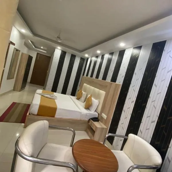 Hotel Modesty#New Delhi#Mahipalpur#Lift#Restaurant#Top Rated Property，位于新德里的酒店