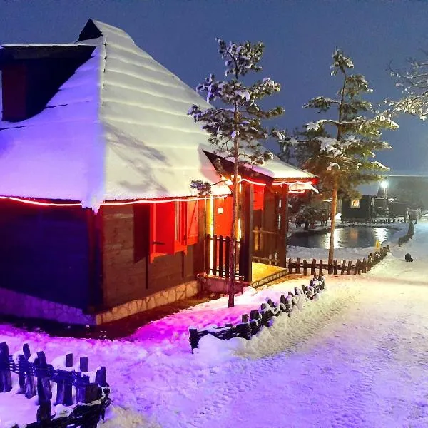 El Paso City, Zlatibor - Unique Wooden Cottages, Treehouse, Wild West Rooms, accommodation 1-6 people, hotel in Zlatibor