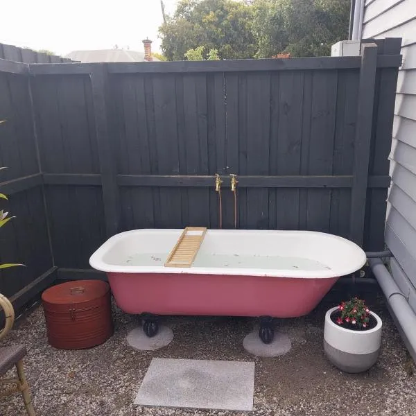 Lavender Cottage - Cute, Cosy & Pet Friendly, hotel v destinaci Ballarat