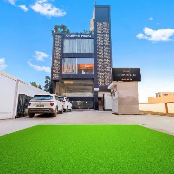 Comfort Stay - Near Airport, hotel v destinaci Lakhnaú