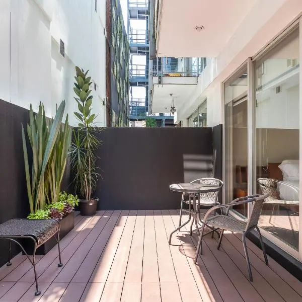 Chic 2BR Condo in Condesa steps from Parque Mexico, hotel din Ciudad de México