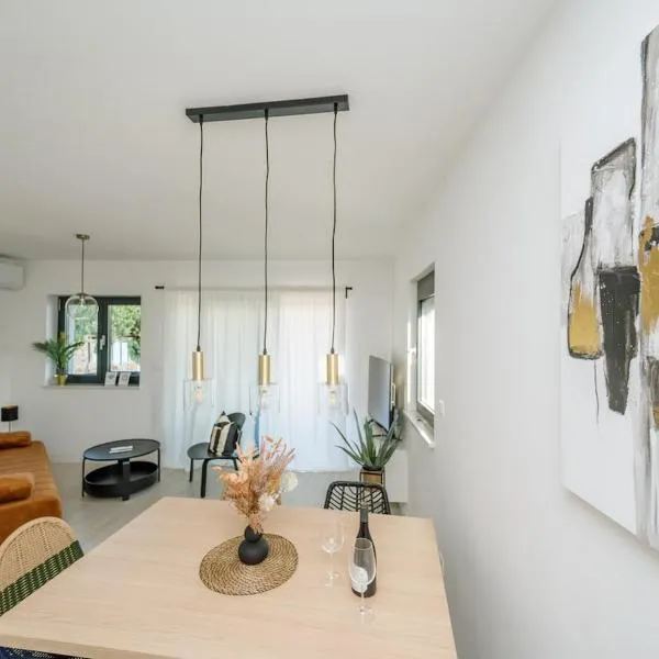 Viesnīca LuxStay Apartments APT1 - Private Parking, Terrace Zagrebā